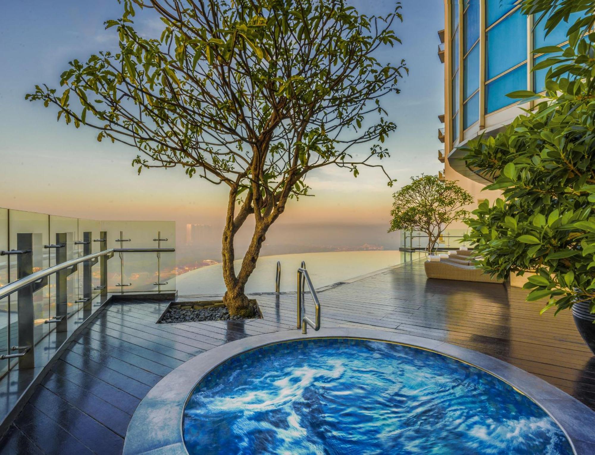 Hotel Ciputra World Surabaya Managed By Swiss-Belhotel International Eksteriør billede